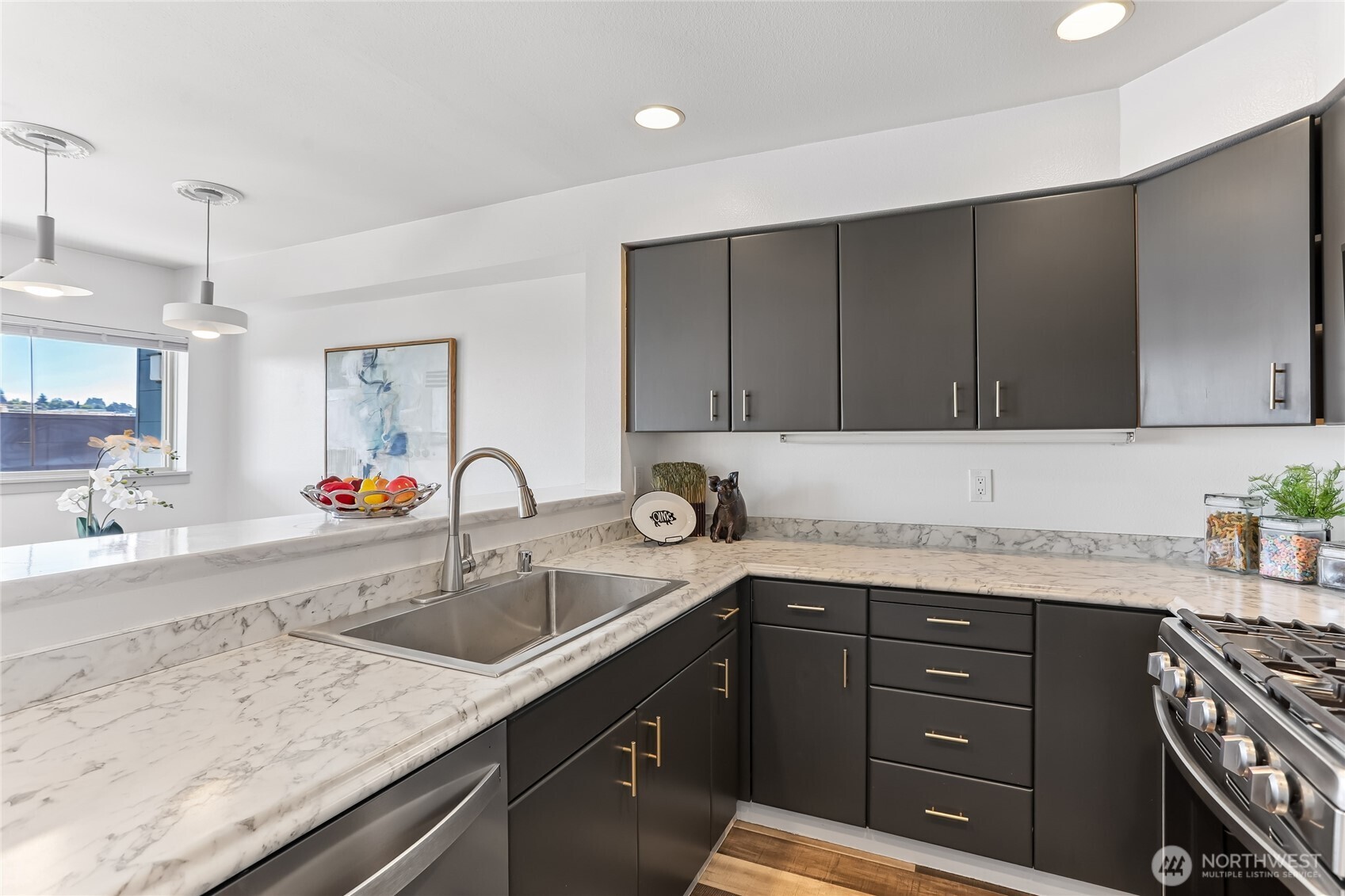 701 Galer Street, Unit 813 Seattle, WA 98109 - Photo 15 of 40