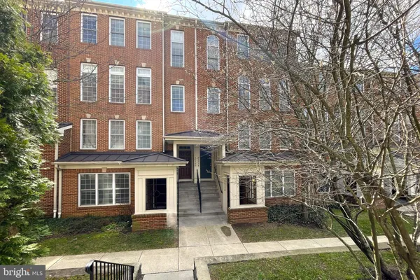 $590,000 | 4477 Beacon Grove Circle, Fairfax, VA 22033