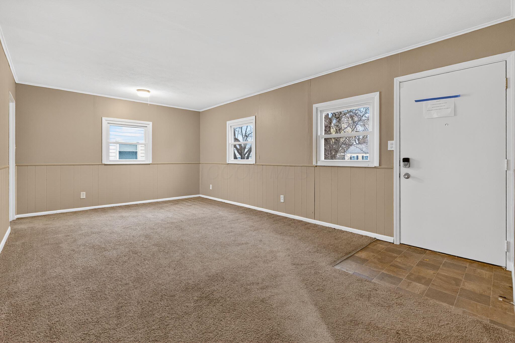 290 South Hampton Road Columbus, OH 43213 - Photo 5 of 32