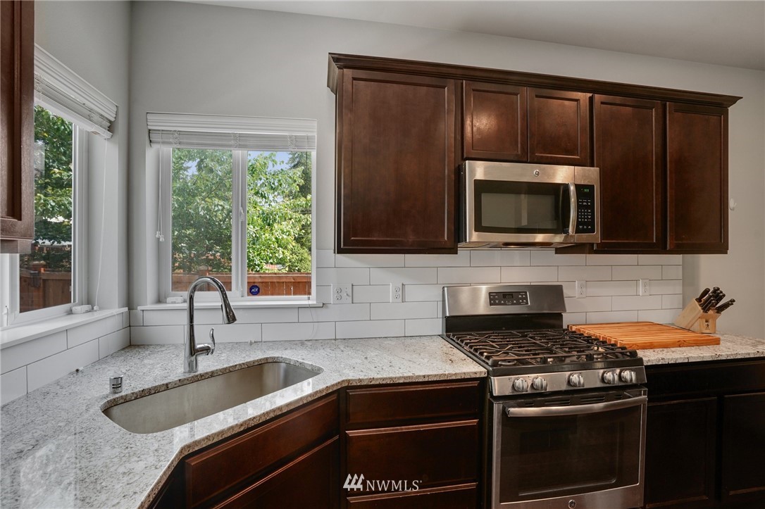 109 157th Lane Southeast Bothell, WA 98012 - Photo 7 of 40 Gallery Image 7