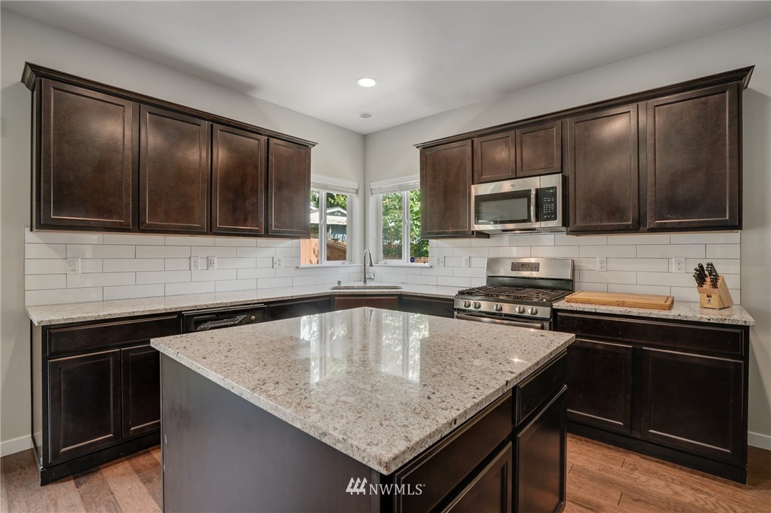 109 157th Lane Southeast Bothell, WA 98012 - Photo 10 of 40 Gallery Image 10