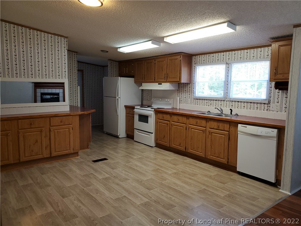 333 Sandy Grove Road Parkton, NC 28371 - Photo 3 of 12 Gallery Image 3