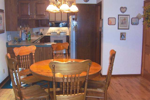 6215 North Post Oak Road Peoria, IL 61615 - Photo 3 of 6 Gallery Image 3