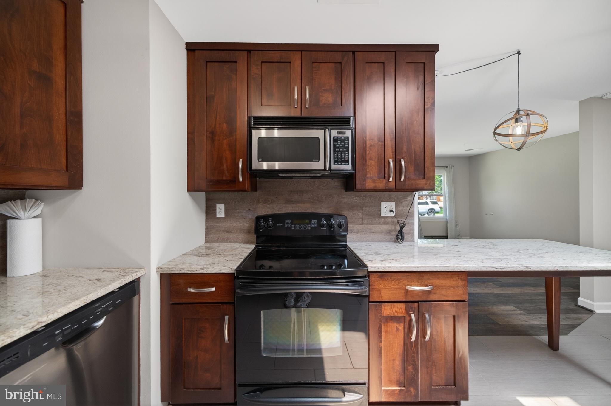 1023 South Hoga Road Sterling, VA 20164 - Photo 4 of 39
