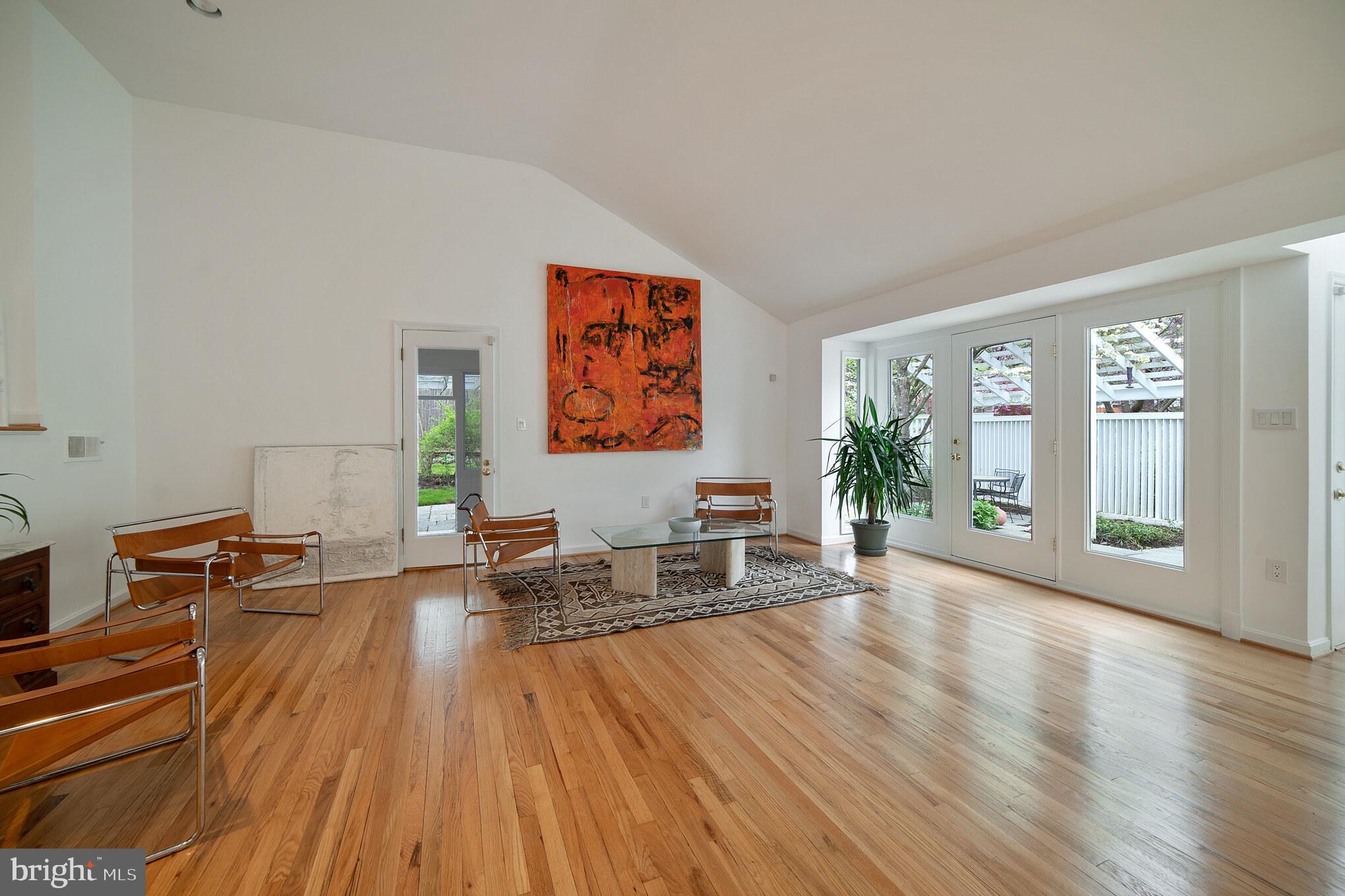 4929 Jamestown Road Bethesda, MD 20816 - Photo 12 of 39 Living room