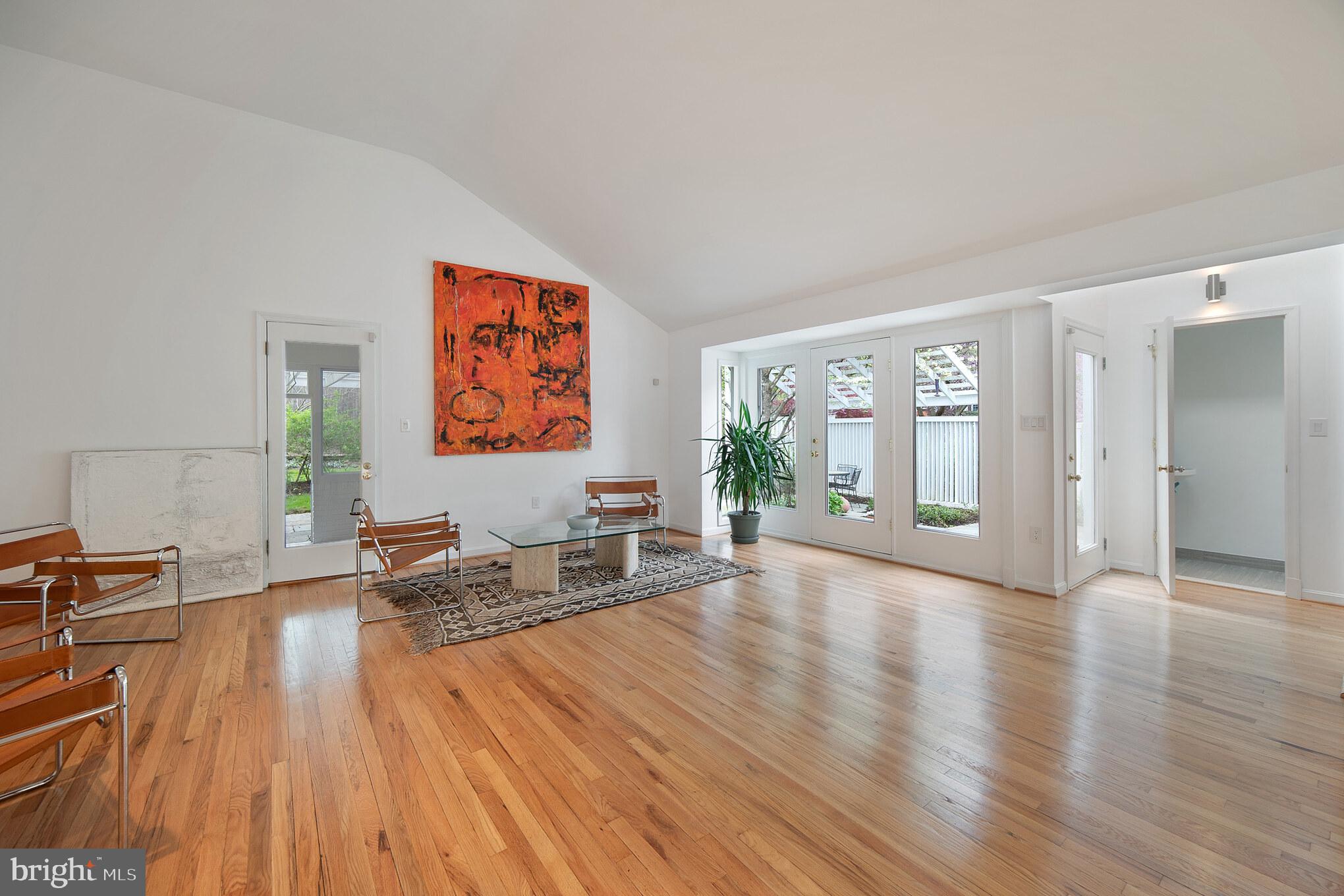 4929 Jamestown Road Bethesda, MD 20816 - Photo 13 of 39 DLiving room