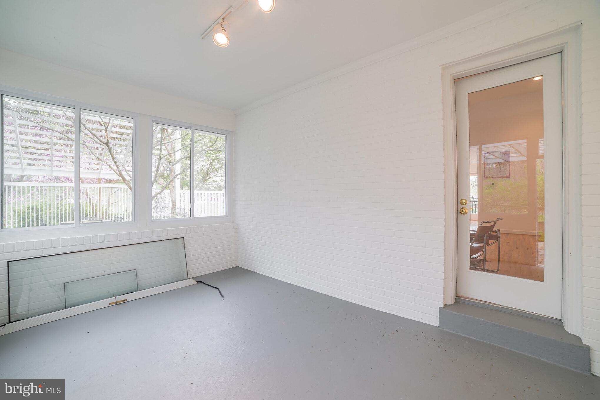 4929 Jamestown Road Bethesda, MD 20816 - Photo 14 of 39 Sunroom