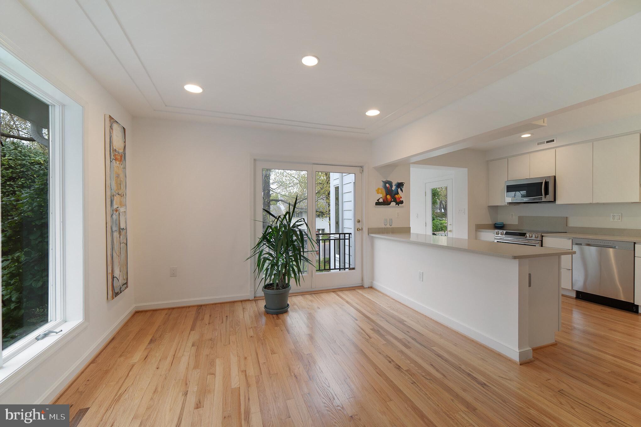 4929 Jamestown Road Bethesda, MD 20816 - Photo 16 of 39 Dining room
