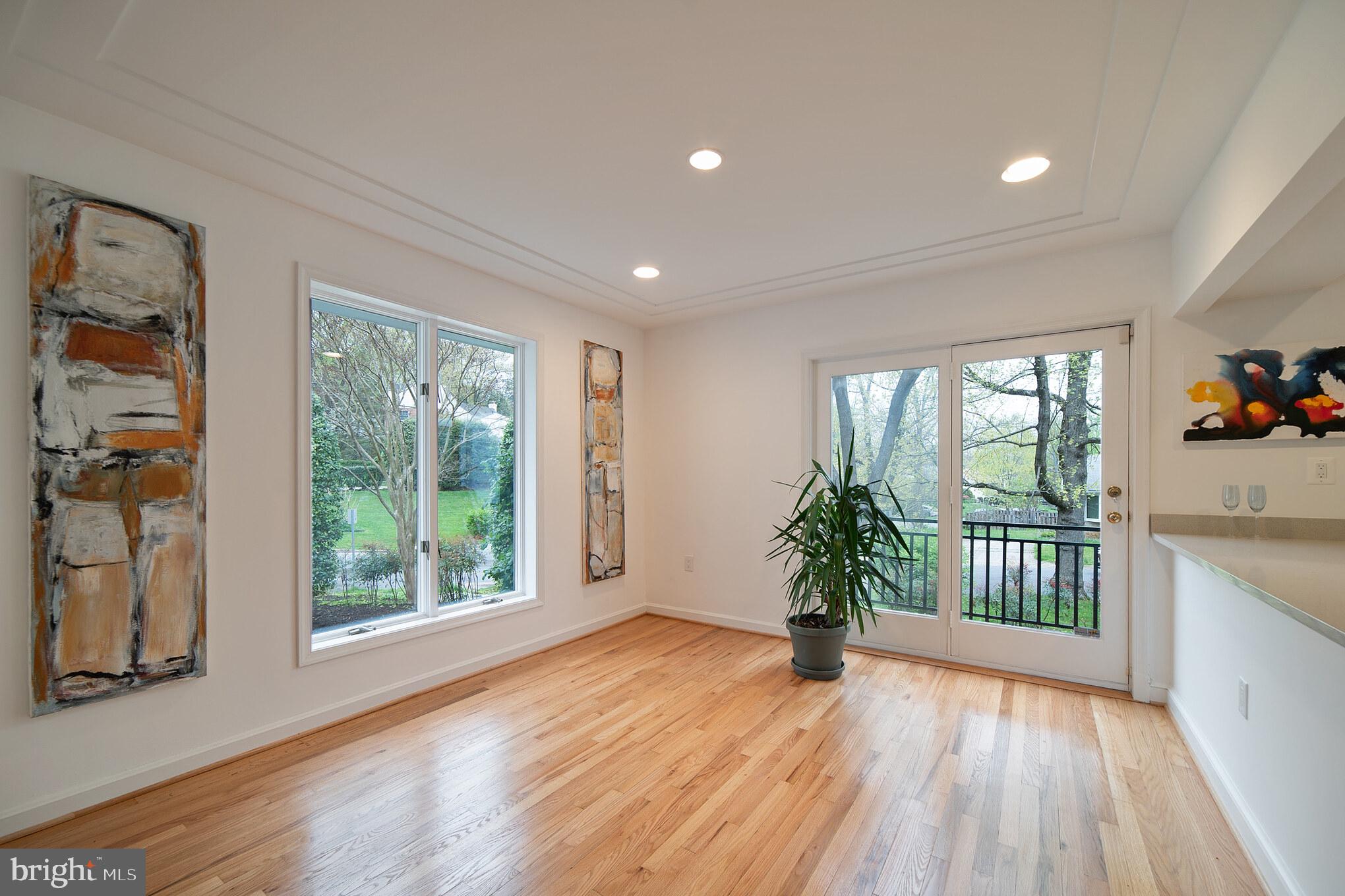 4929 Jamestown Road Bethesda, MD 20816 - Photo 20 of 39 Dining room with side deck