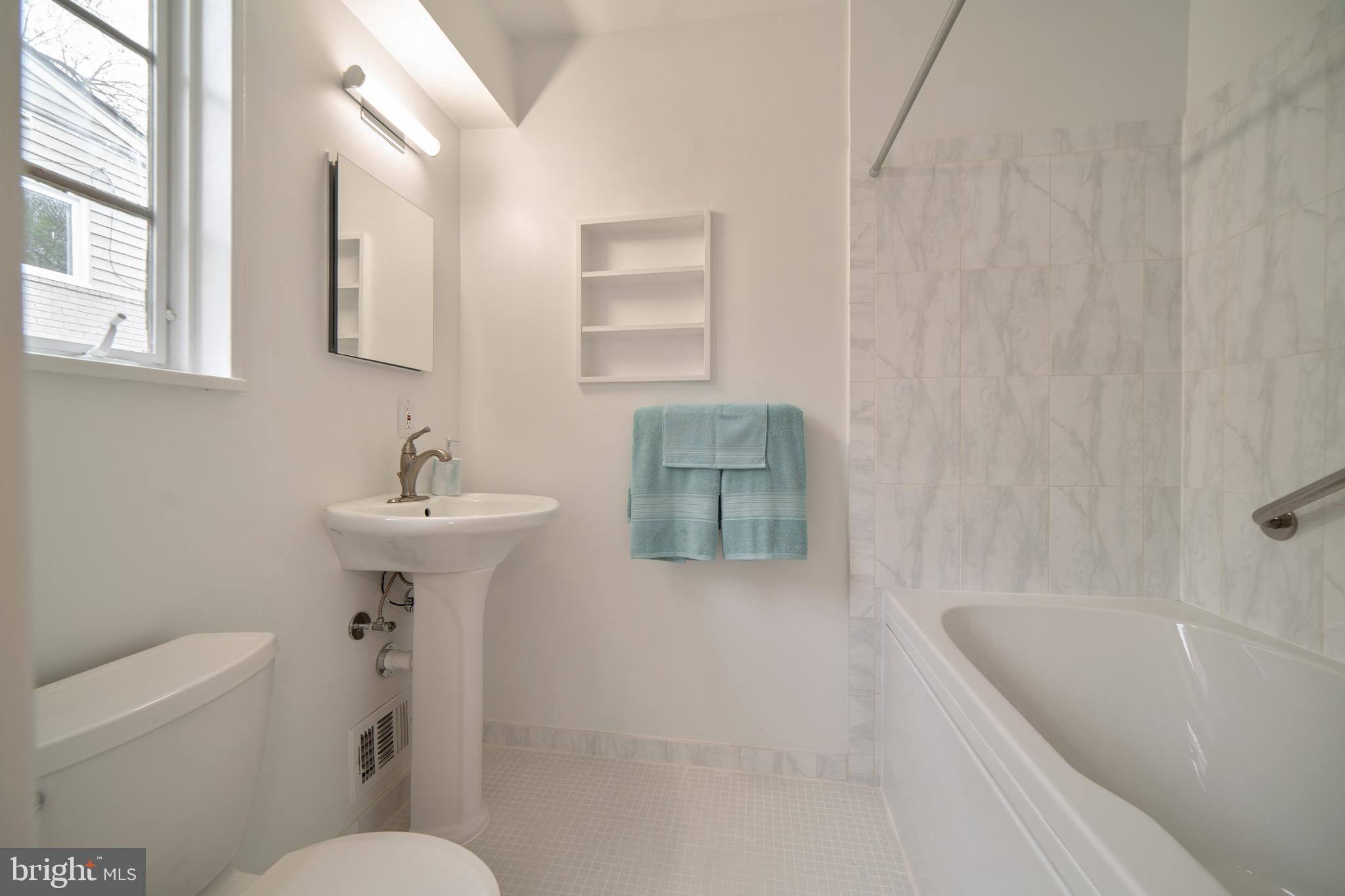 4929 Jamestown Road Bethesda, MD 20816 - Photo 24 of 39 Full bath in master bedroom