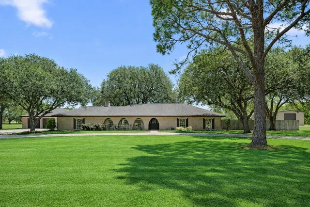 a view of a house with a big yard