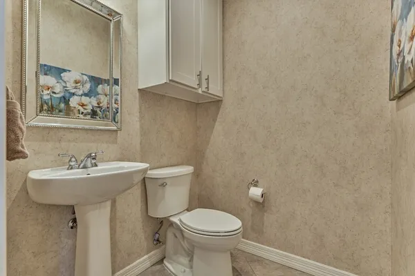 a en suite bathroom with double sink and a mirror