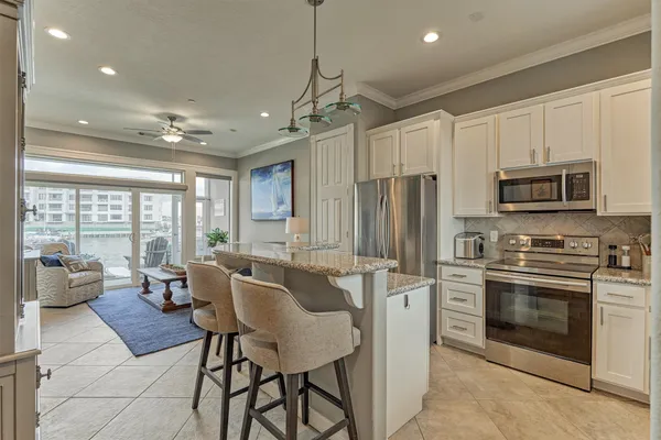 $299,000 | 168 Lake Point Boulevard, Unit D103, Montgomery, TX 77356