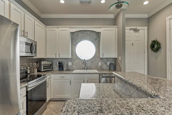 $299,000 | 168 Lake Point Boulevard, Unit D103, Montgomery, TX 77356