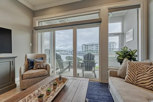 $299,000 | 168 Lake Point Boulevard, Unit D103, Montgomery, TX 77356