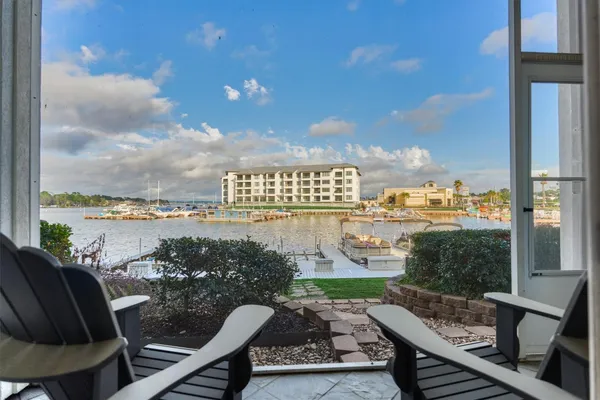 $299,000 | 168 Lake Point Boulevard, Unit D103, Montgomery, TX 77356