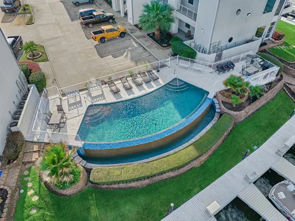 $299,000 | 168 Lake Point Boulevard, Unit D103, Montgomery, TX 77356