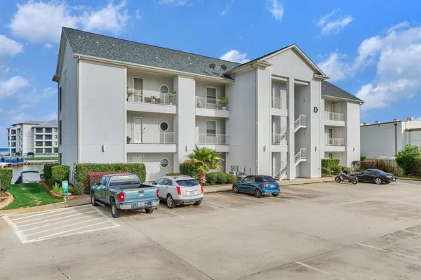 $299,000 | 168 Lake Point Boulevard, Unit D103, Montgomery, TX 77356