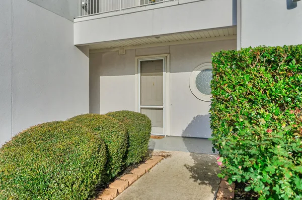 $299,000 | 168 Lake Point Boulevard, Unit D103, Montgomery, TX 77356