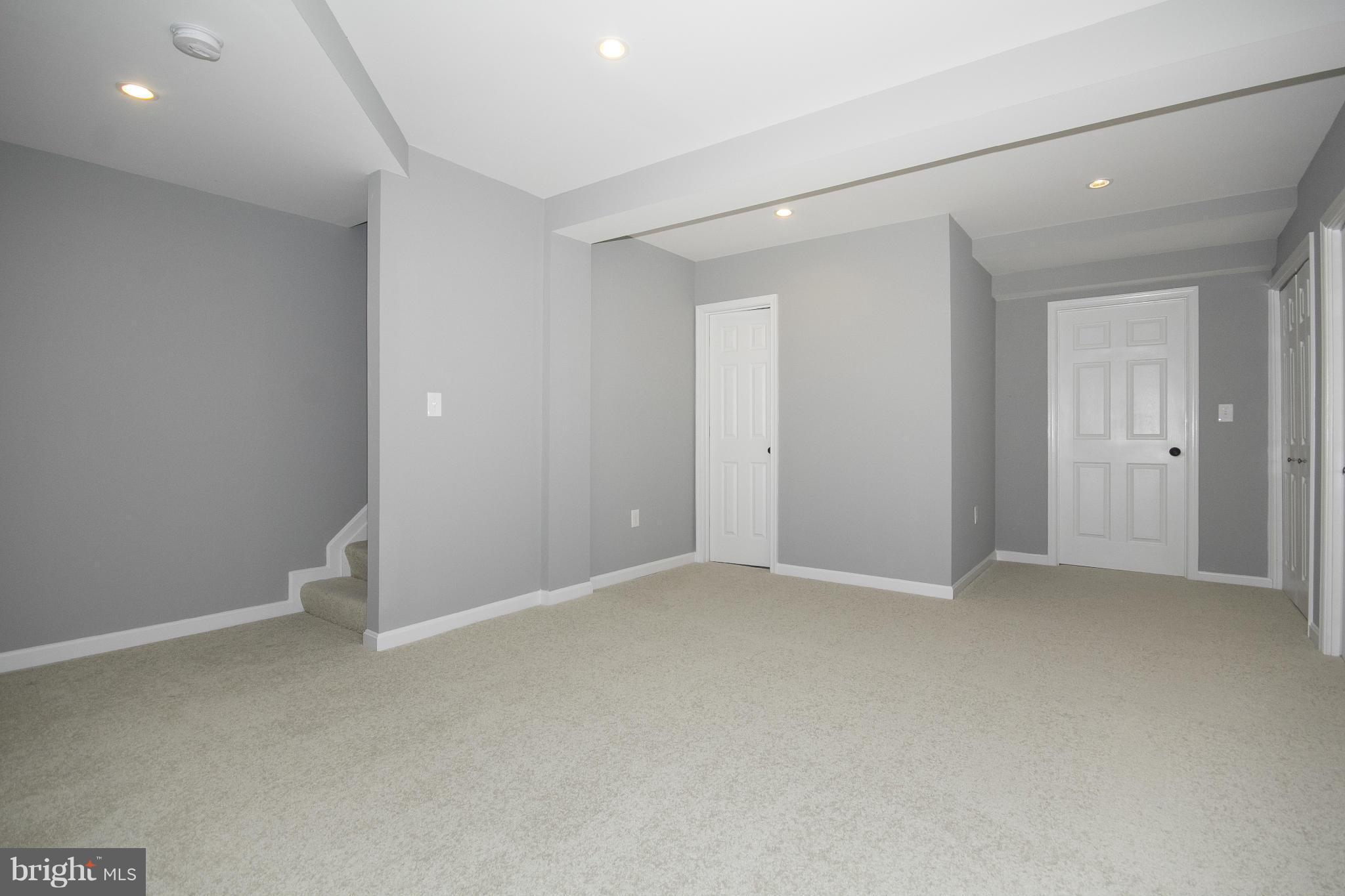 47 Robin Ridge Court Baltimore, MD 21234 - Photo 18 of 30 an empty room with an entryway