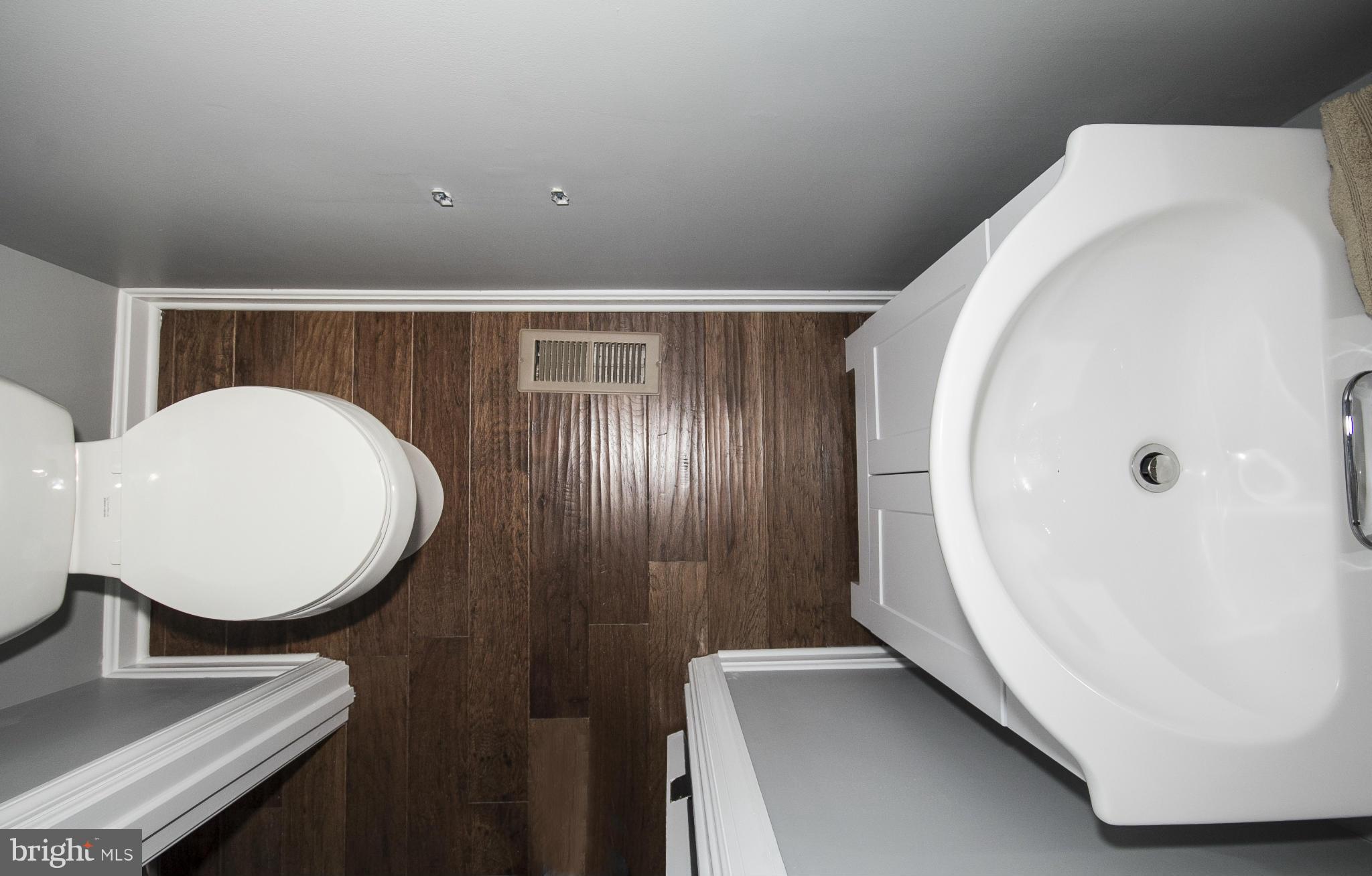 47 Robin Ridge Court Baltimore, MD 21234 - Photo 4 of 30 a bathroom with a toilet mirror and tub