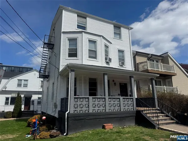 $1,850 | 455 Catherine Street, Fort Lee, NJ 07024