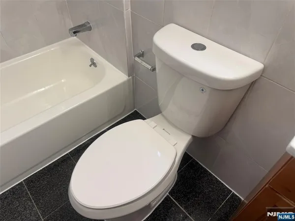 $1,850 | 455 Catherine Street, Fort Lee, NJ 07024