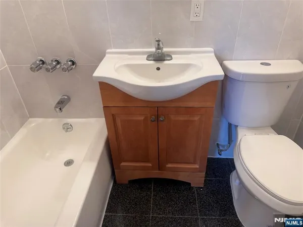 $1,850 | 455 Catherine Street, Fort Lee, NJ 07024