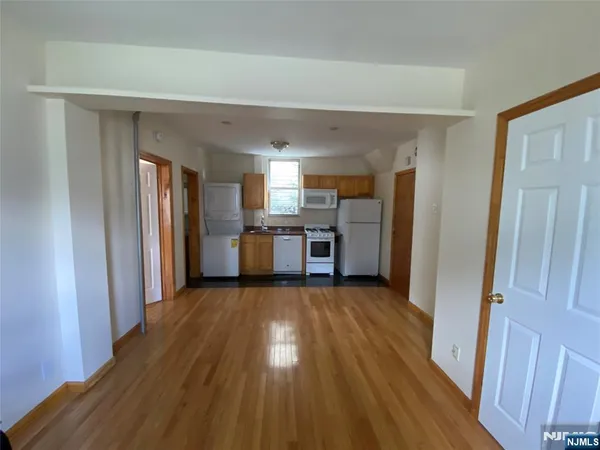 $1,850 | 455 Catherine Street, Fort Lee, NJ 07024