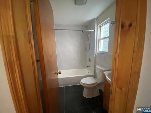 $1,850 | 455 Catherine Street, Fort Lee, NJ 07024