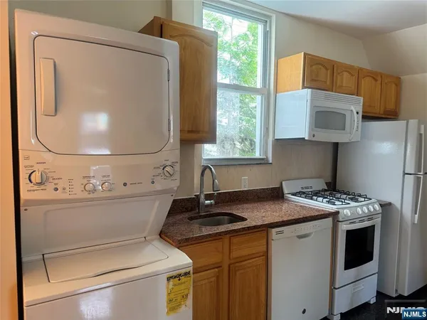 $1,850 | 455 Catherine Street, Fort Lee, NJ 07024