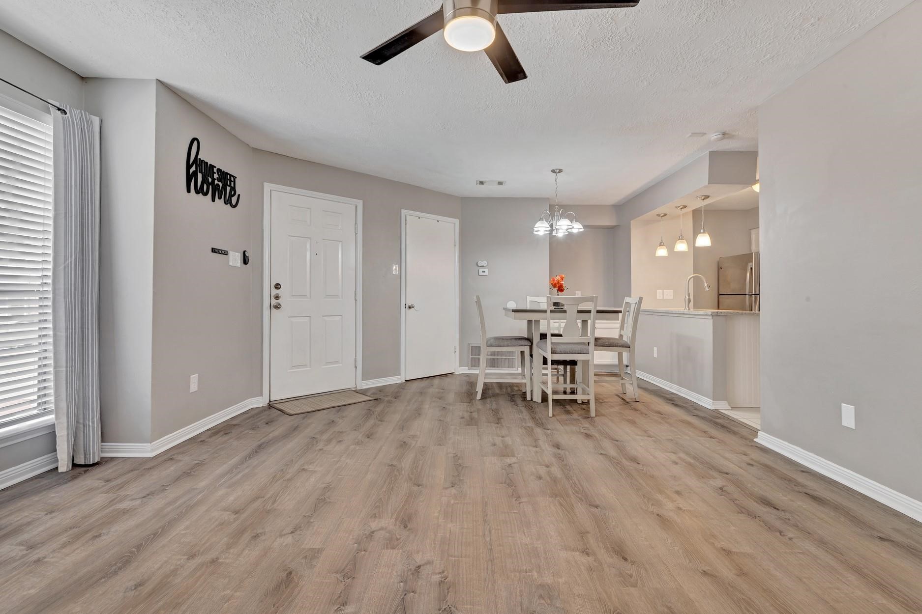 2402 Sycamore Avenue, Unit D4 Huntsville, TX 77340 - Photo 9 of 19 a view of a livingroom with furniture and a window