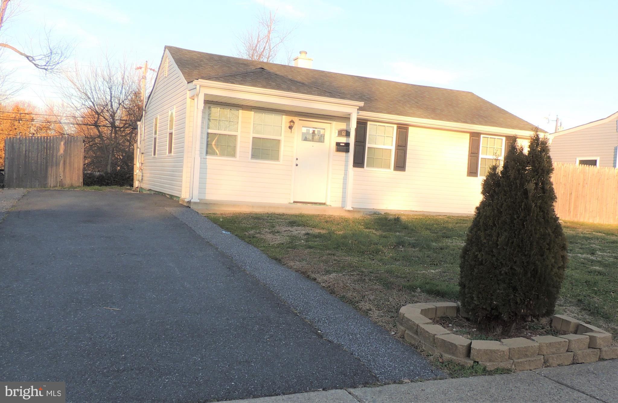 61 Midfield Road New Castle, DE 19720 - Photo 2 of 18 Gallery Image 2