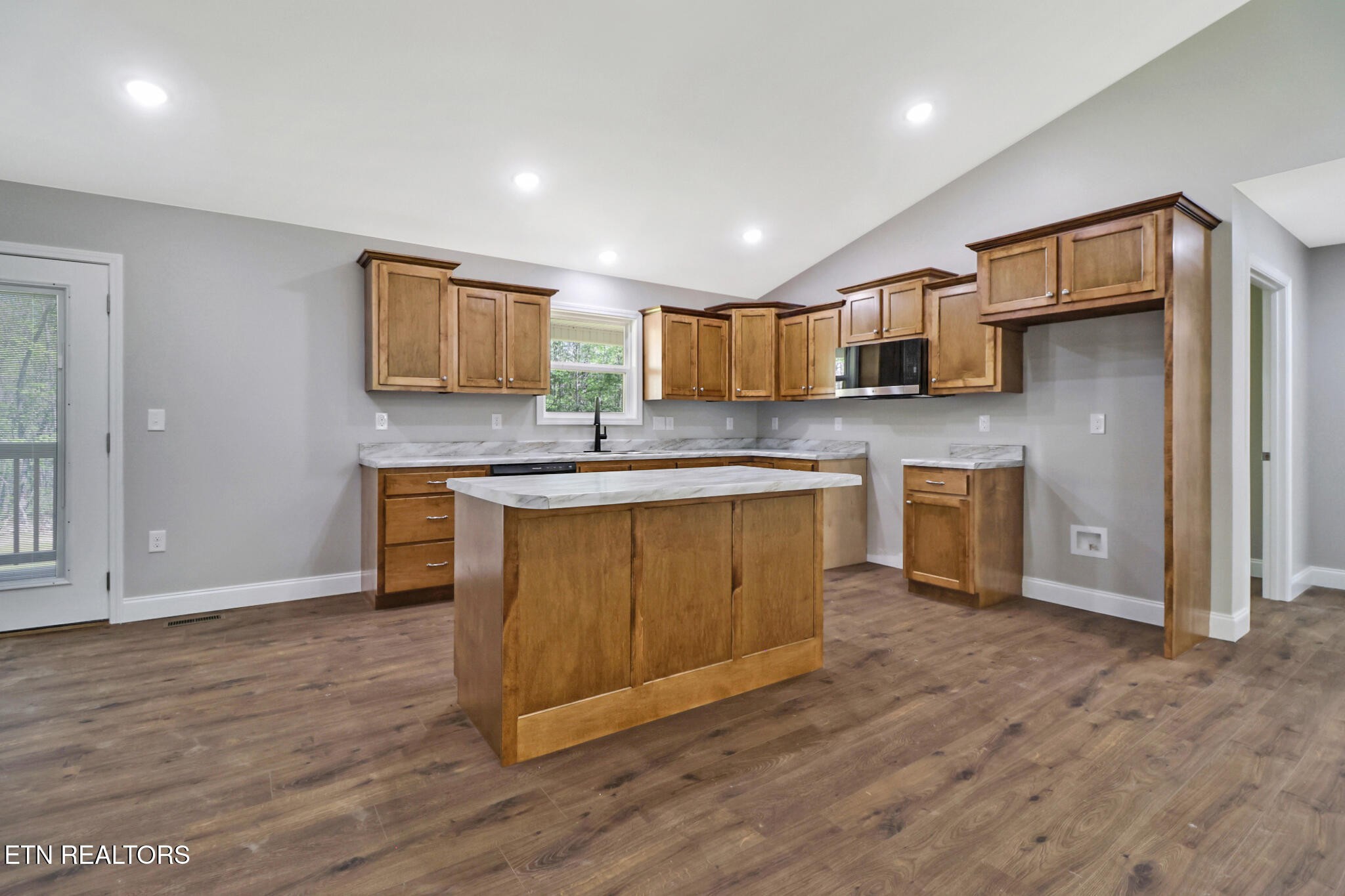 133 Jay Loop Jamestown, TN 38556 - Photo 11 of 39