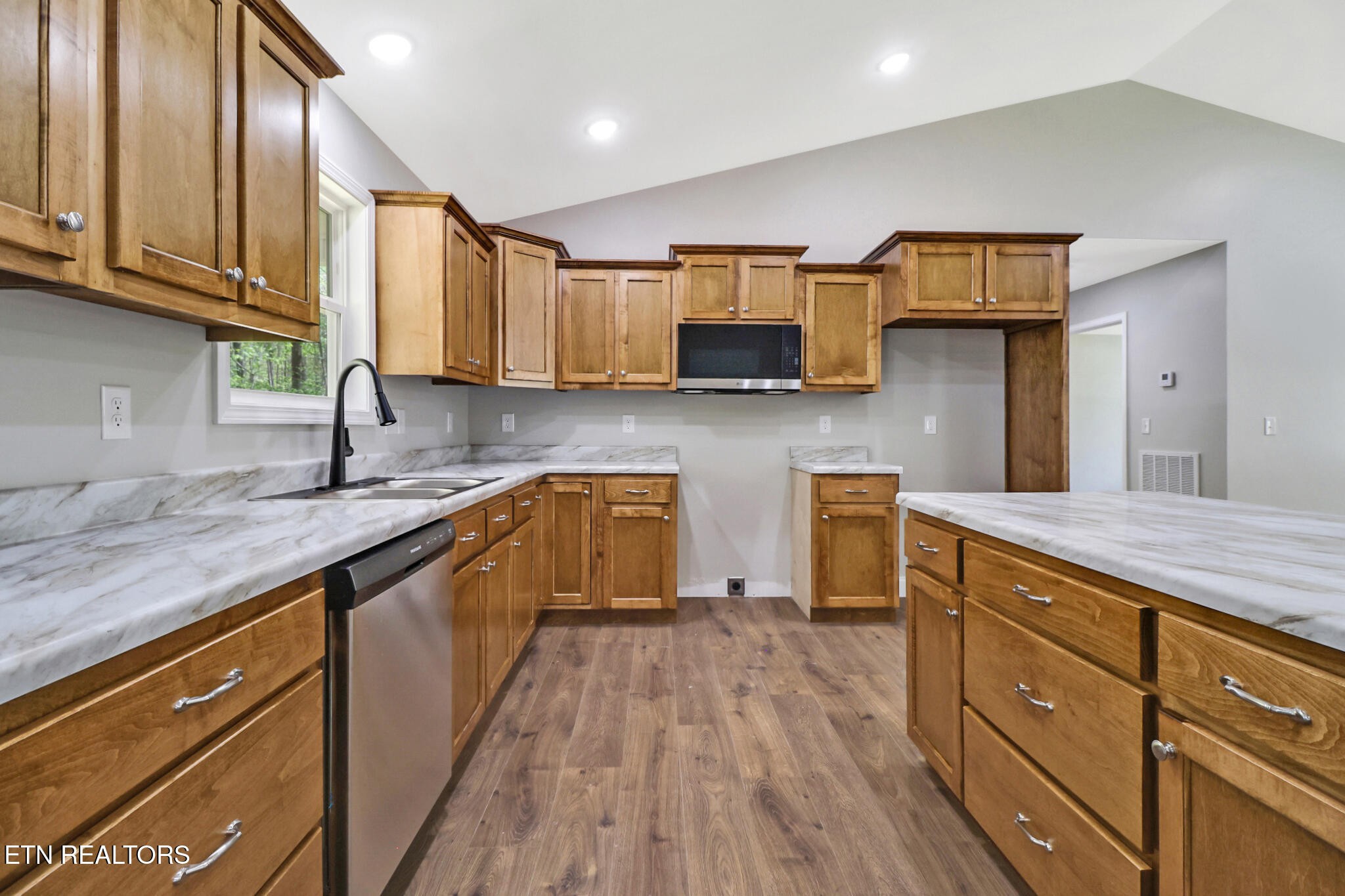 133 Jay Loop Jamestown, TN 38556 - Photo 12 of 39