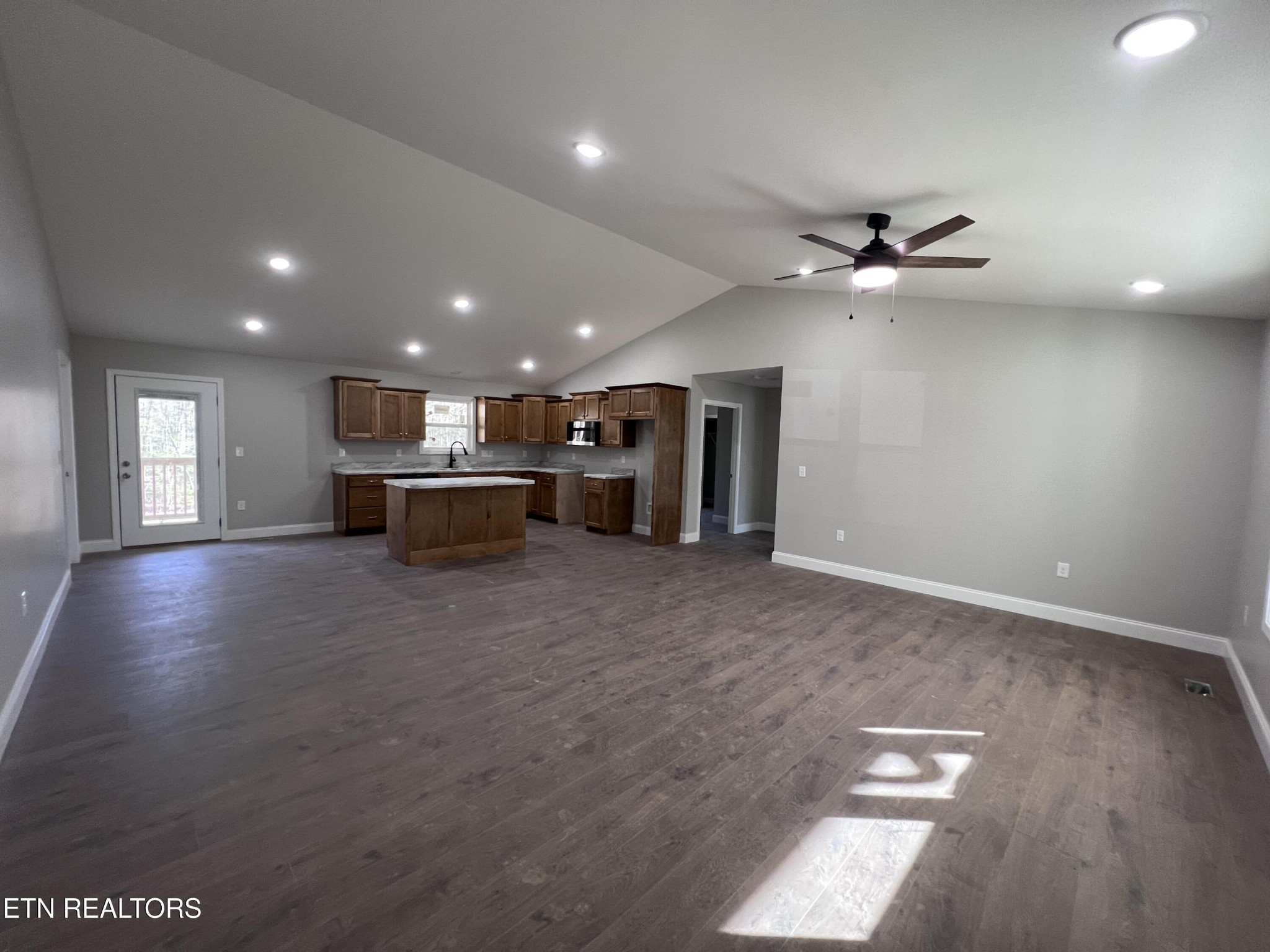 133 Jay Loop Jamestown, TN 38556 - Photo 5 of 33