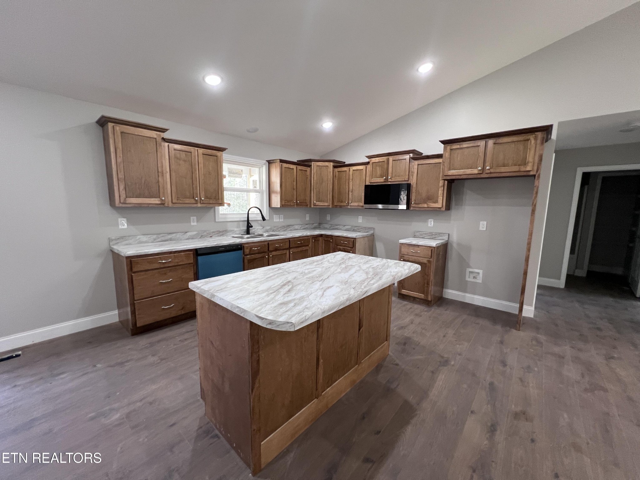 133 Jay Loop Jamestown, TN 38556 - Photo 10 of 33