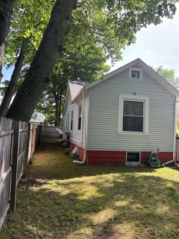 139 Tiffany Street Springfield, MA 01108 - Photo 4 of 17