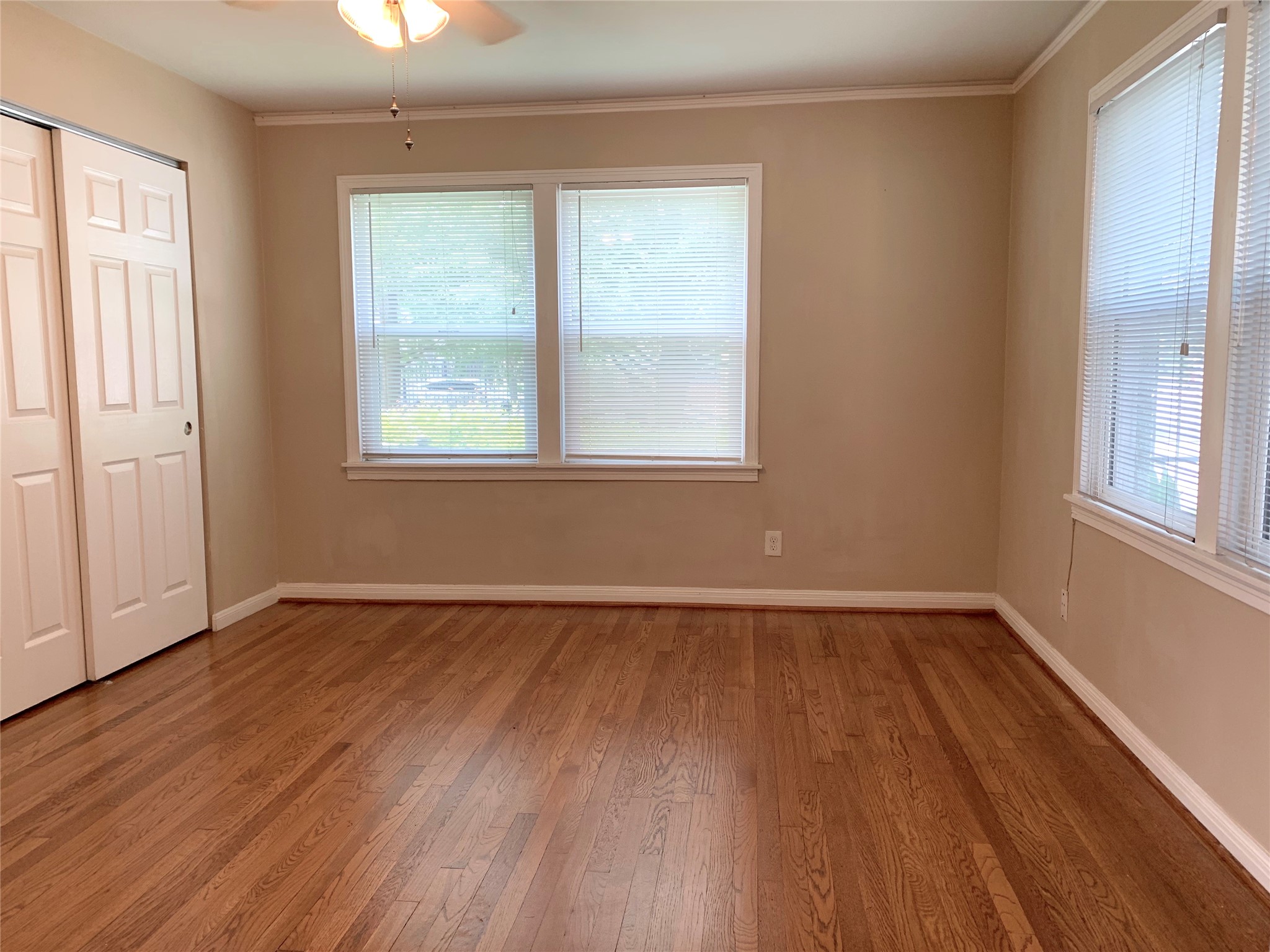307 Avondale Street, Unit 1 Houston, TX 77006 - Photo 17 of 22 Another view of Primary bedroom with crown molding and hardwood floors & double paned windows with blinds.