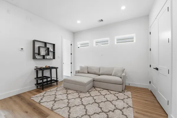 $2,550 | 6042 Cebra Street, Houston, TX 77091