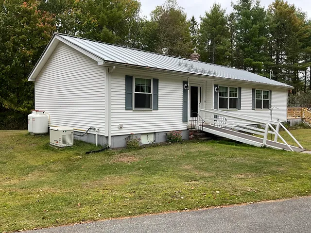 $285,999 | 8 Cross Road, Bradley, ME 04411