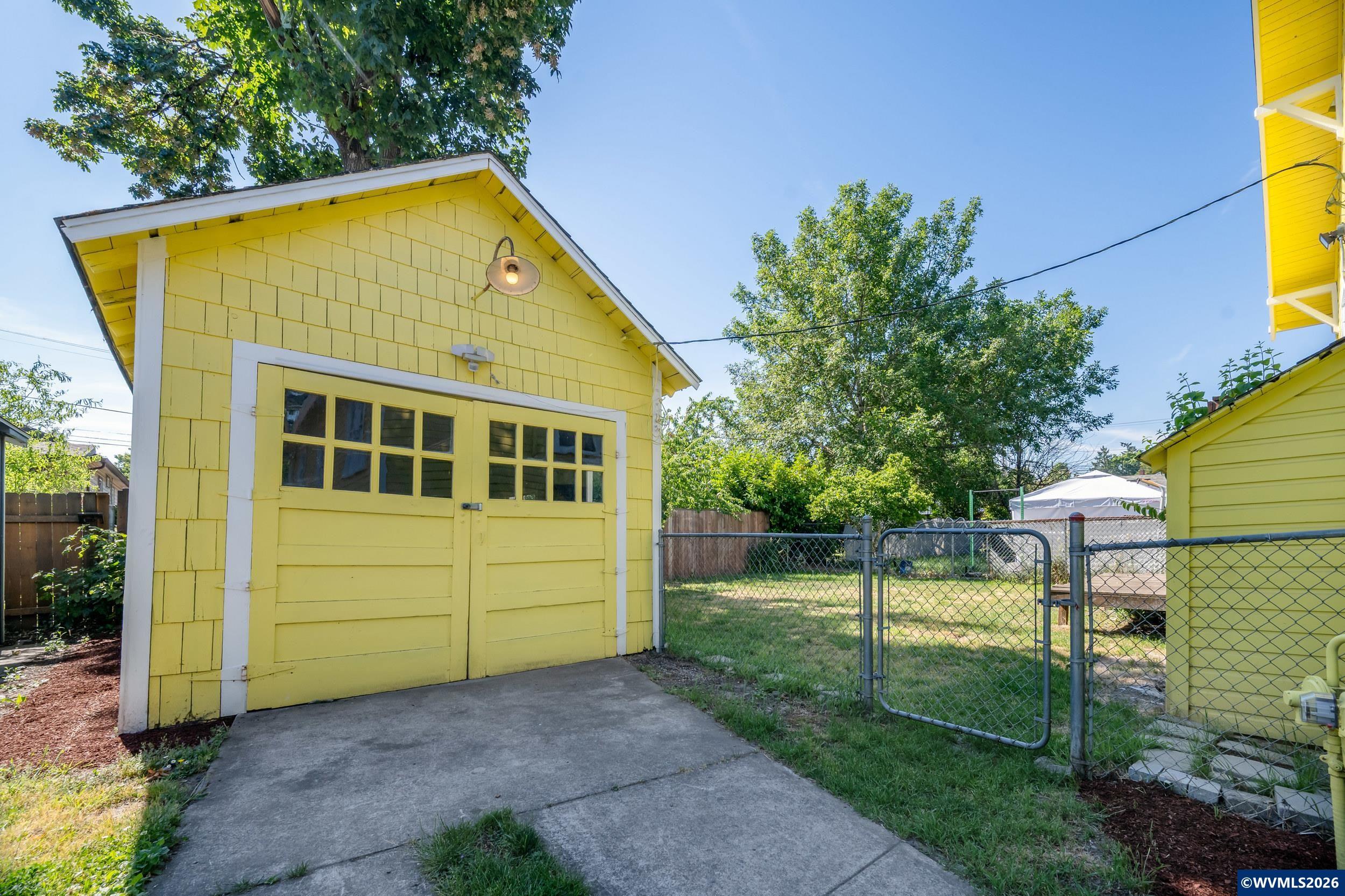 170 23rd Street Northeast Salem, OR 97301 - Photo 4 of 35