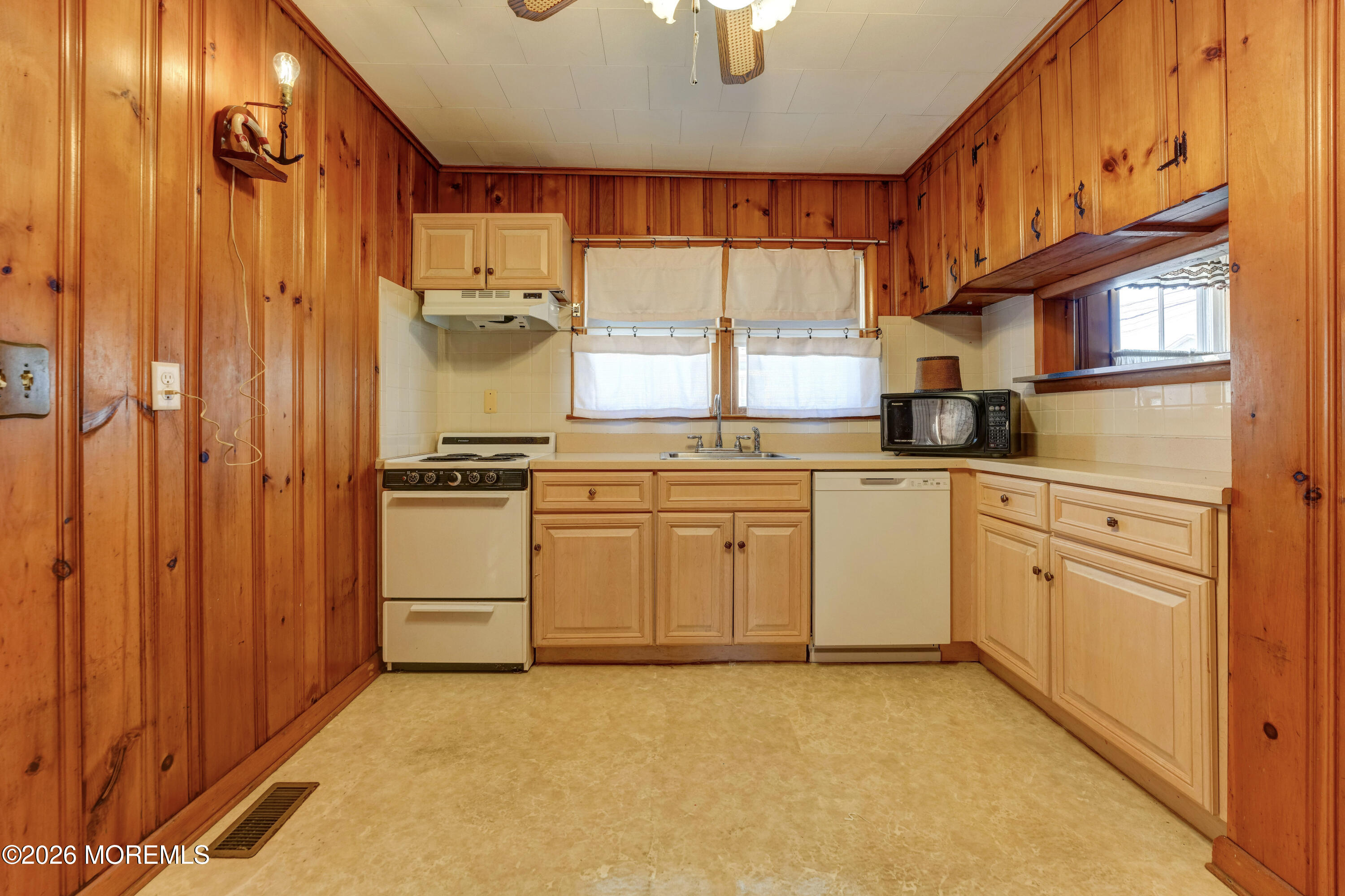 574 Central Avenue Spring Lake, NJ 07762 - Photo 9 of 17 9-springlakeheights1-46_47_48_49_50