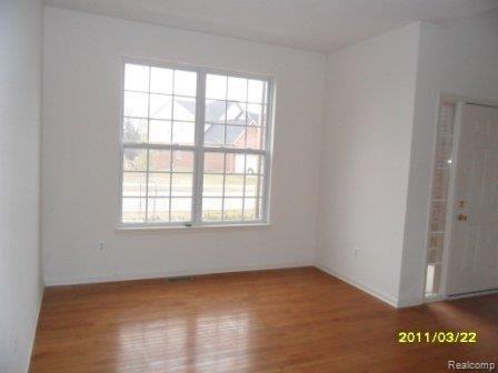 3178 Everett Drive Rochester, MI 48307 - Photo 3 of 17 003