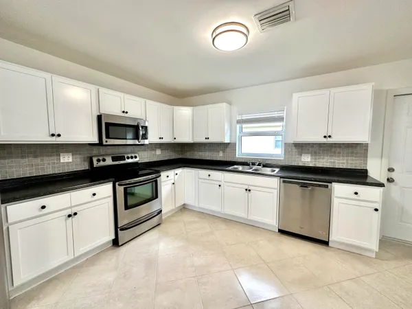 $2,100 | 10134 Plant Drive, Palm Beach Gardens, FL 33410