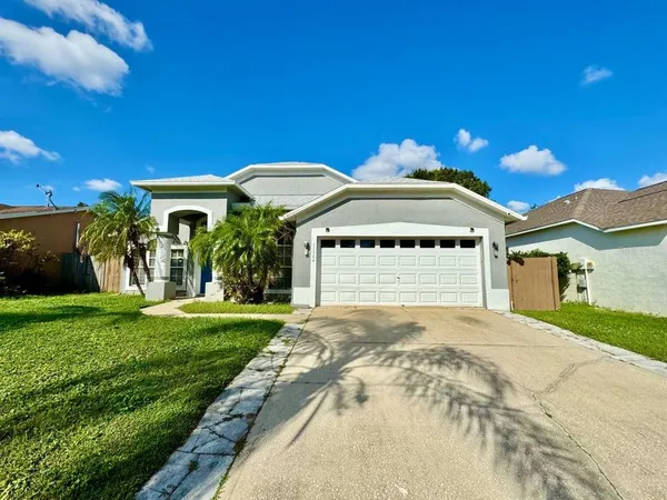 a view of a house with a yard