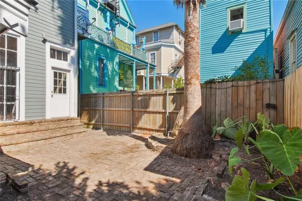 $970,000 | 2412-14 Magazine Street, New Orleans, LA 70130