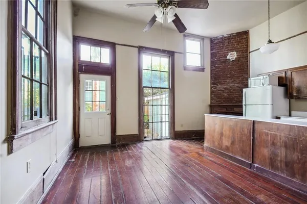$970,000 | 2412-14 Magazine Street, New Orleans, LA 70130