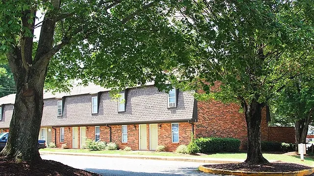 $1,070 | 1901 Eastway Drive, Charlotte, NC 28205