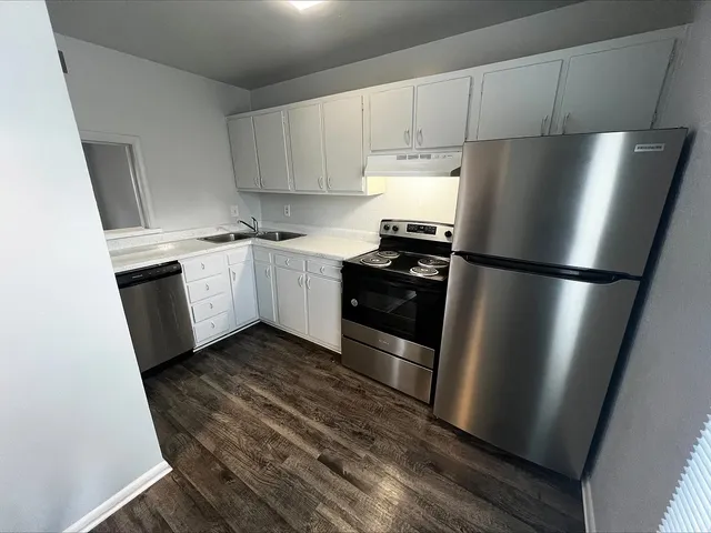 $1,070 | 1901 Eastway Drive, Charlotte, NC 28205